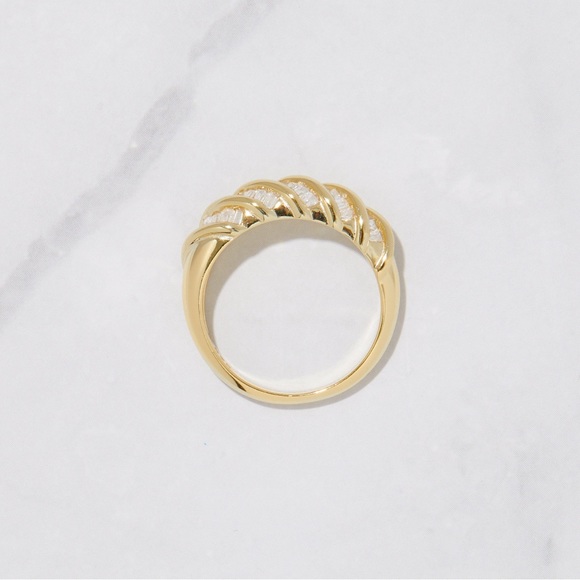 14kt Gold Baguette Twist Ring - Picture 2 of 3